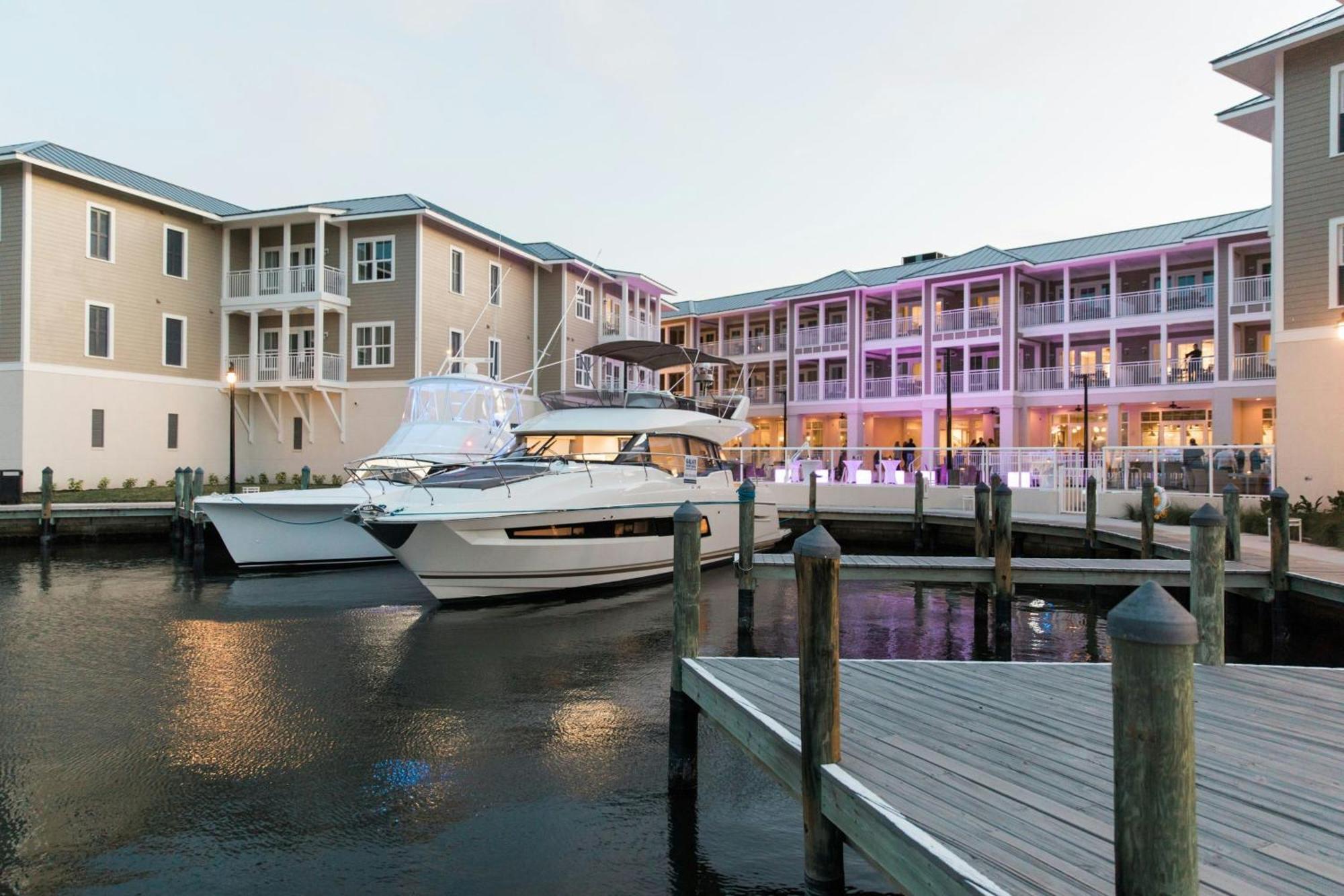 Waterline Villas & Marina, Autograph Collection Holmes Beach Exterior photo